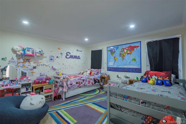 $15,000 | 20 North Ravine Road, Great Neck, NY 11023