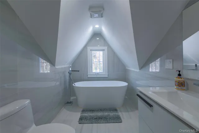 $15,000 | 20 North Ravine Road, Great Neck, NY 11023