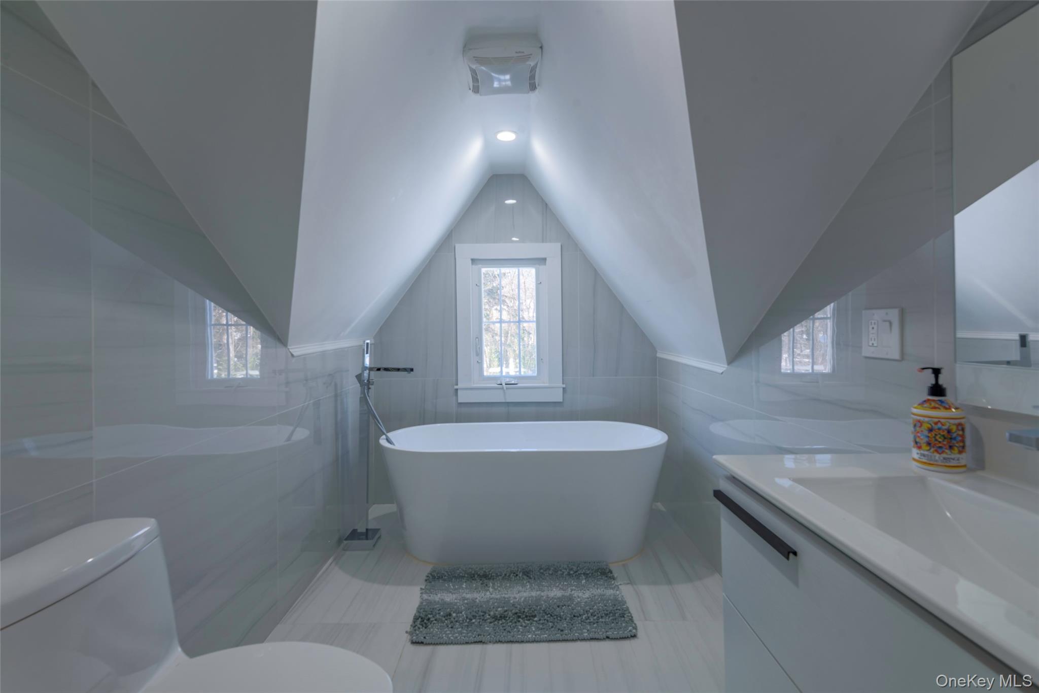 20 North Ravine Road Great Neck, NY 11023 - Photo 18 of 27 a bathroom with a toilet sink and mirror