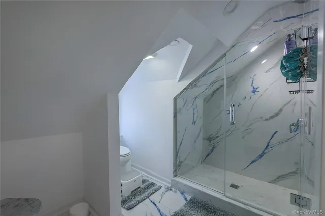 $15,000 | 20 North Ravine Road, Great Neck, NY 11023