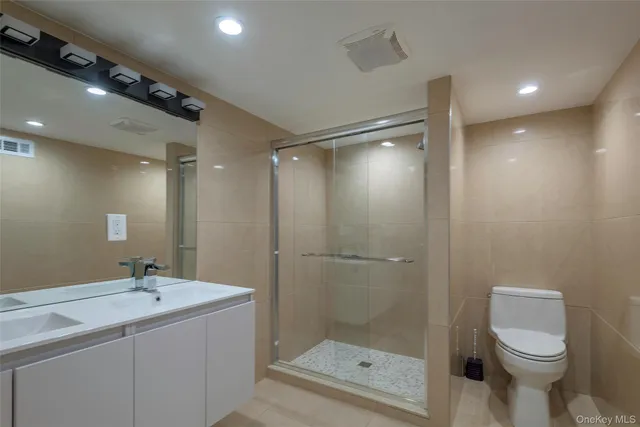 $15,000 | 20 North Ravine Road, Great Neck, NY 11023