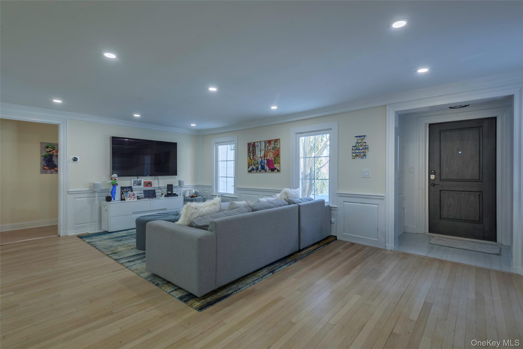 20 North Ravine Road Great Neck, NY 11023 - Photo 4 of 27 a living room with furniture and a flat screen tv