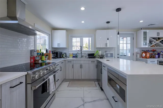 $15,000 | 20 North Ravine Road, Great Neck, NY 11023