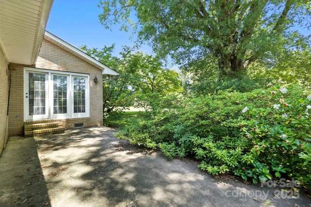 a view of a house with a tree