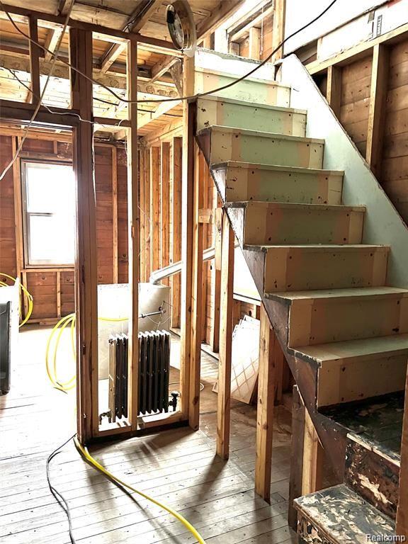 14165 Allen Road Southgate, MI 48195 - Photo 10 of 11 Stairs
