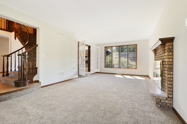 3033 East Hickory Lane Crete, IL 60417 - Photo 4 of 18 an empty room with windows
