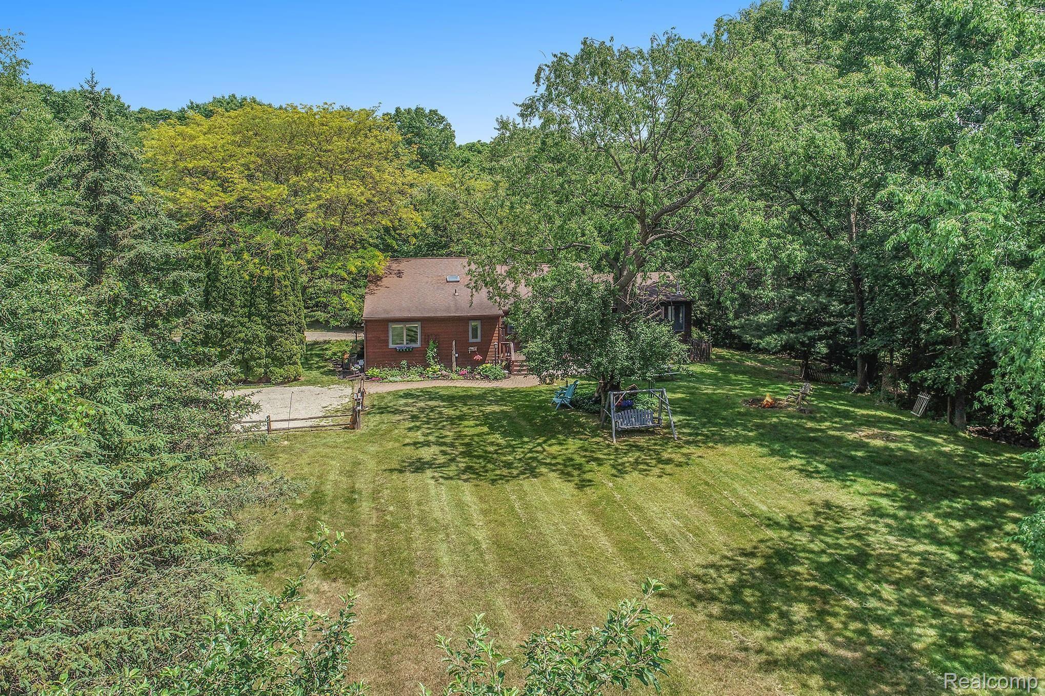 5440 Farley Road Clarkston, MI 48346 - Photo 5 of 46 AERIAL OF THE YARD & RIGHT ENTRANCE.jpg
