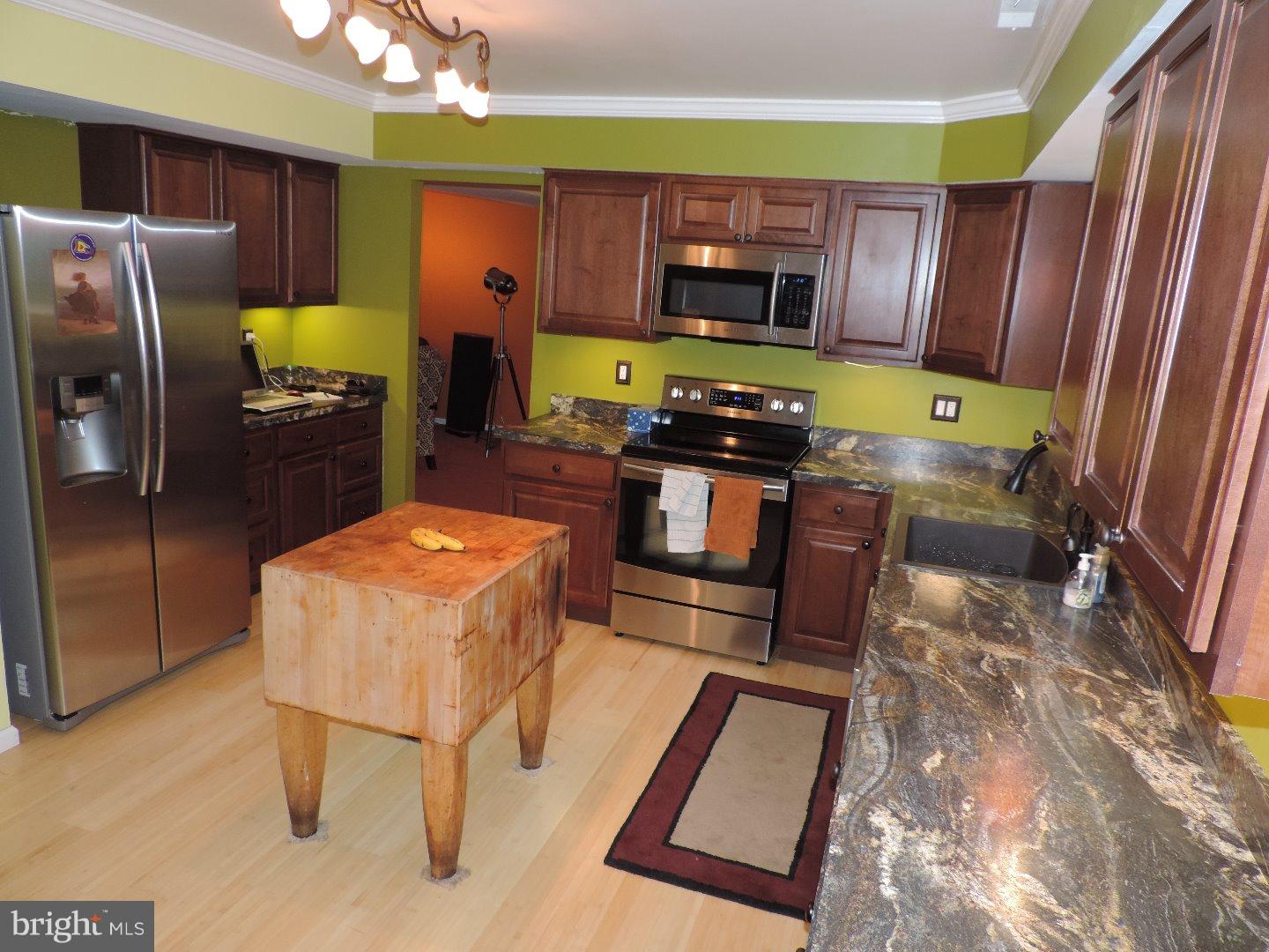 165 Aspen Road Yardley, PA 19067 - Photo 4 of 25 Gallery Image 4