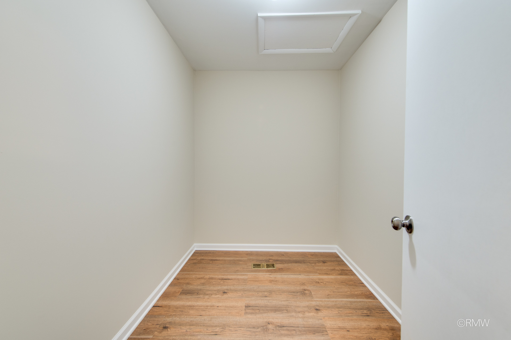 691 Westmere Road Des Plaines, IL 60016 - Photo 12 of 30 Gallery Image 12