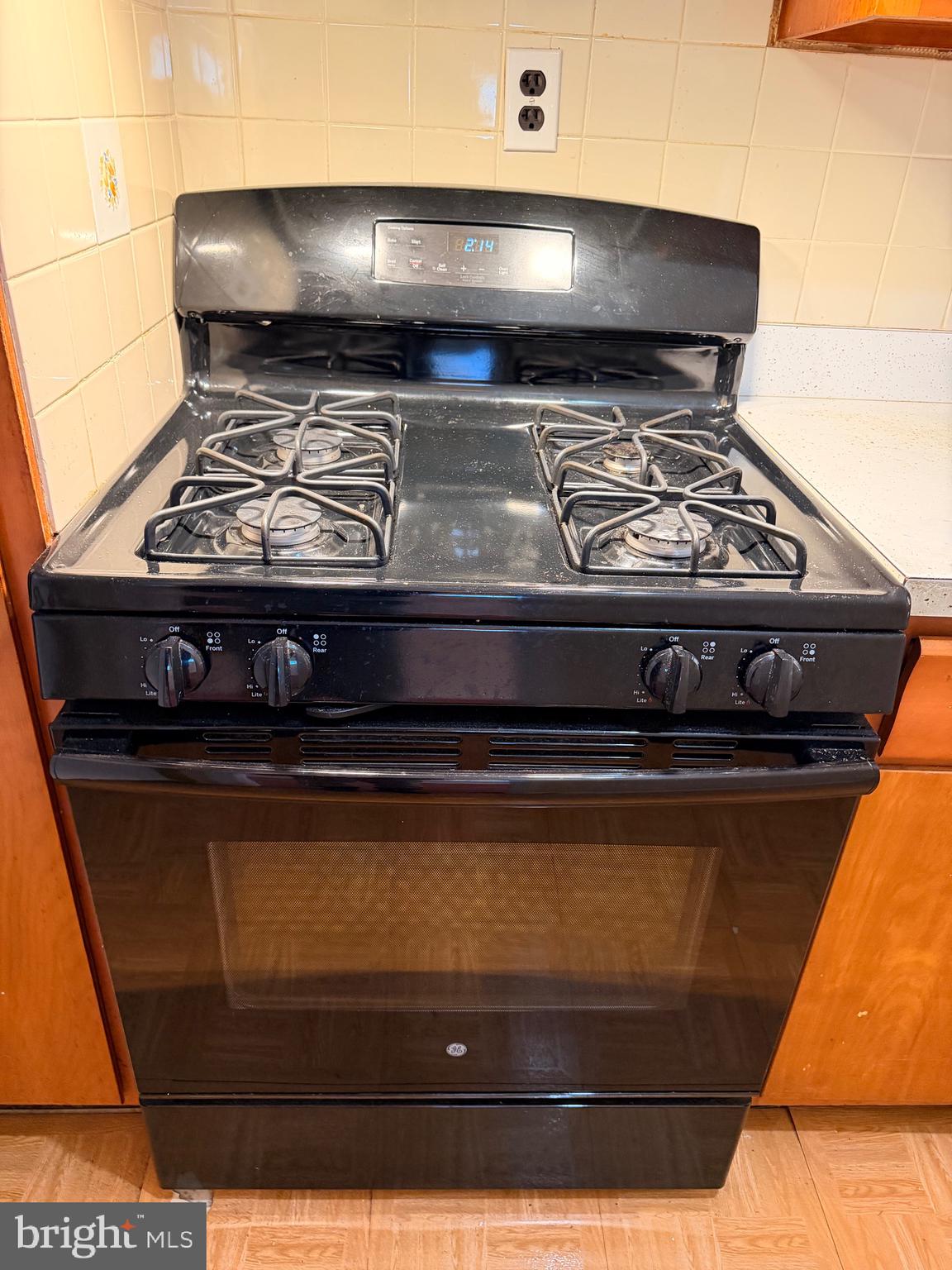 1001 30th Street Southeast Washington, DC 20019 - Photo 25 of 40 a stove top oven sitting on top of a counter