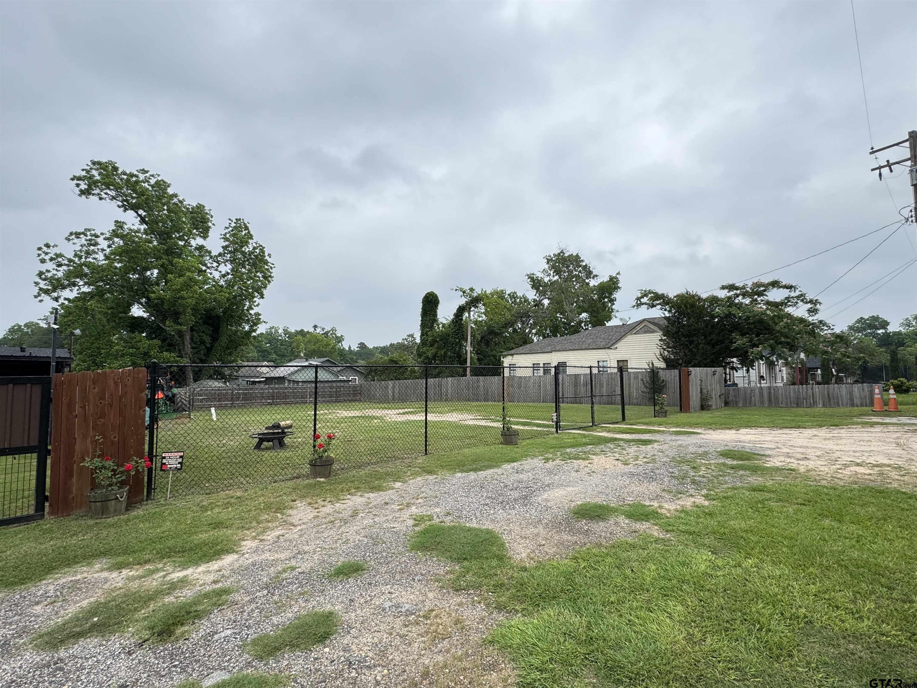 216 Rogers Avenue Henderson, TX 75654 - Photo 7 of 20 a view of a park and entertaining space