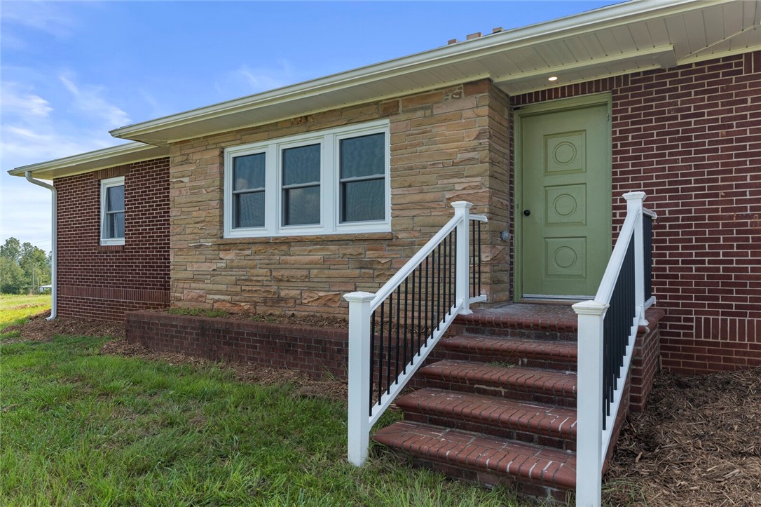367 McClure Road Seneca, SC 29678 - Photo 1 of 49 Gallery Image 1