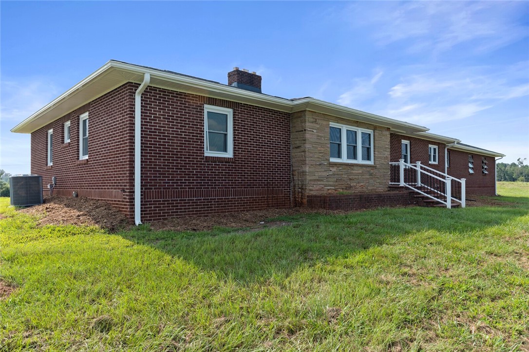 367 McClure Road Seneca, SC 29678 - Photo 3 of 49 Gallery Image 3