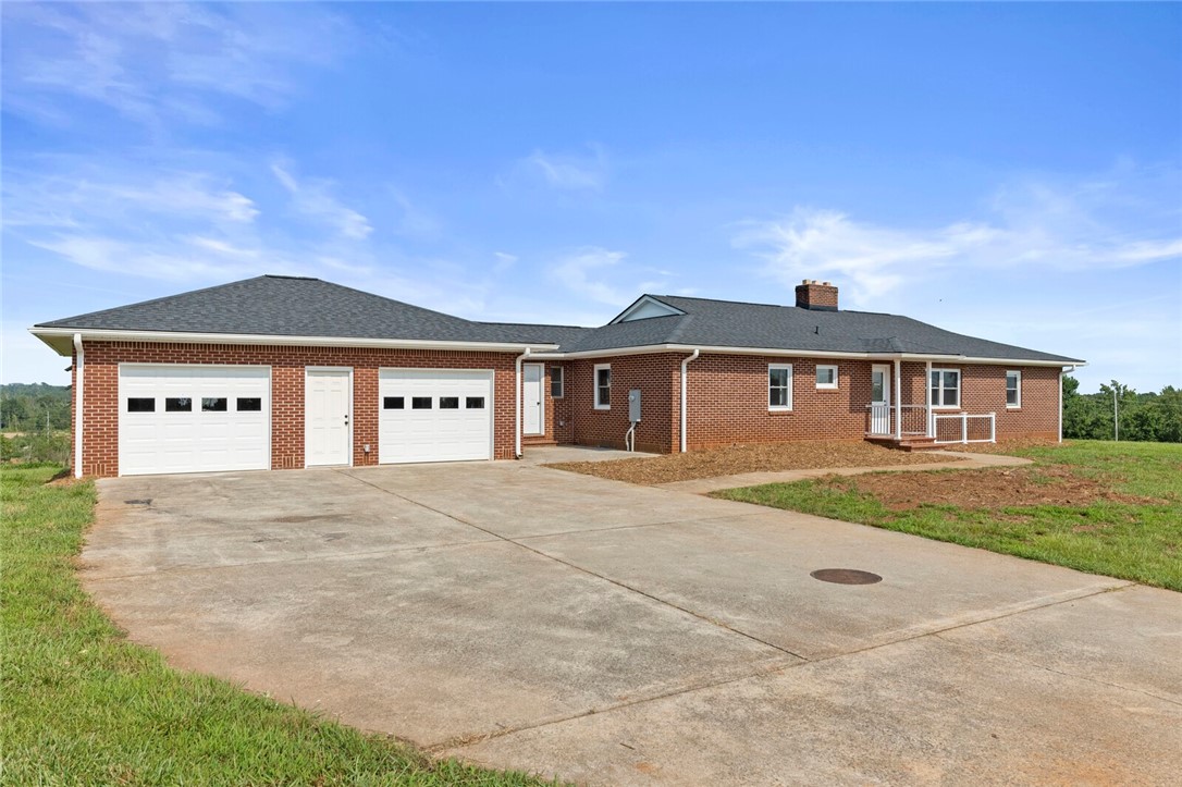 367 McClure Road Seneca, SC 29678 - Photo 4 of 49 Gallery Image 4