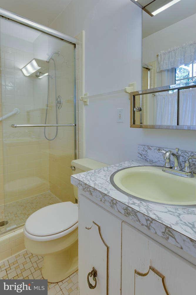 1810 Birch Road McLean, VA 22101 - Photo 13 of 23 Bath Master