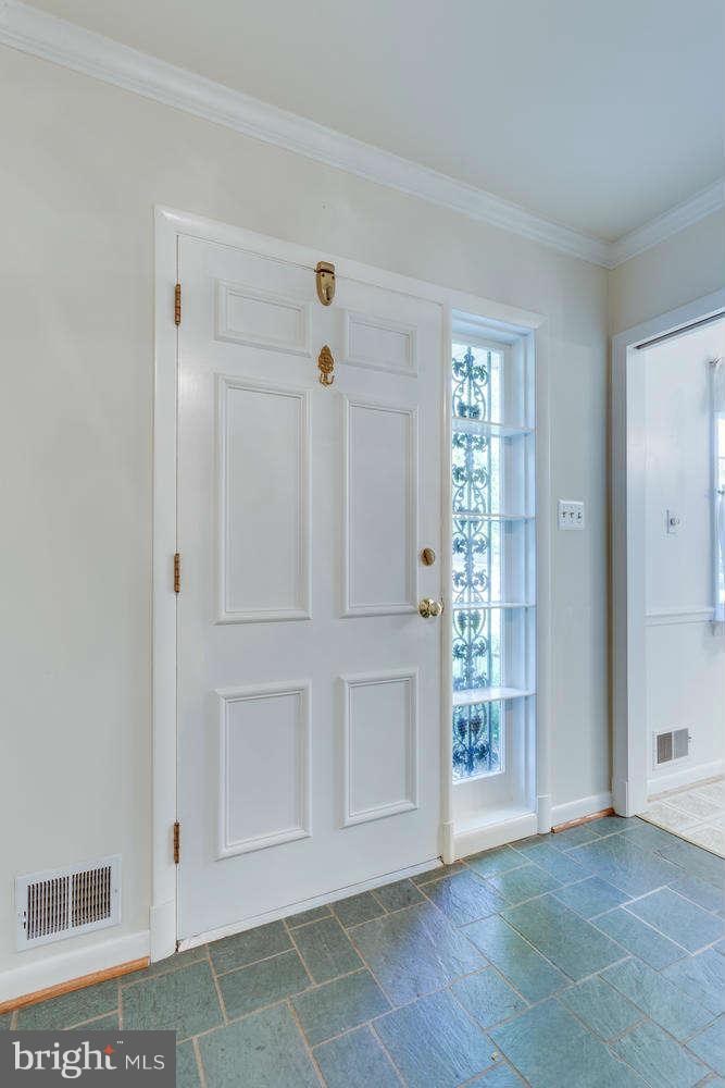 1810 Birch Road McLean, VA 22101 - Photo 3 of 23 Interior General