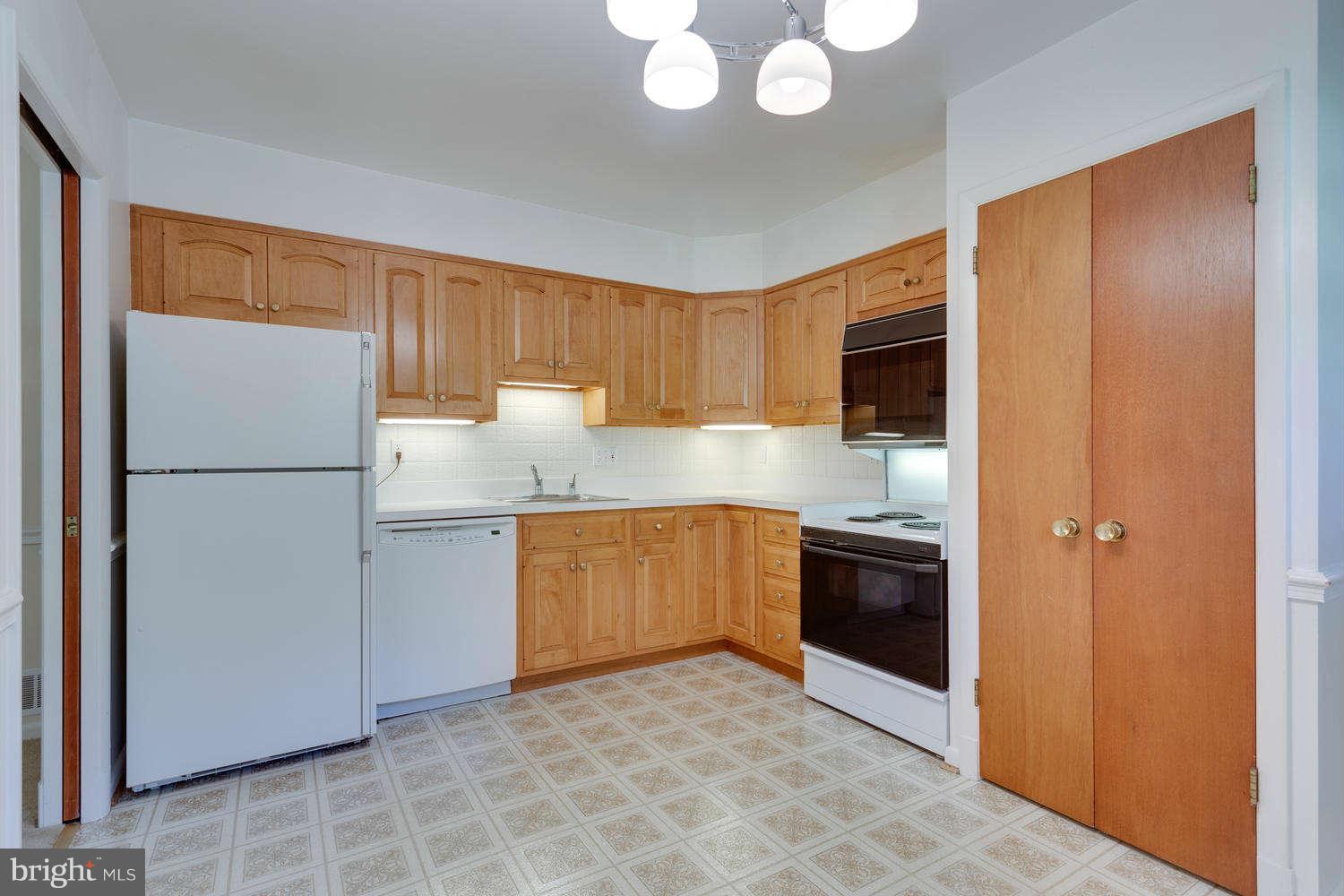 1810 Birch Road McLean, VA 22101 - Photo 9 of 23 Kitchen