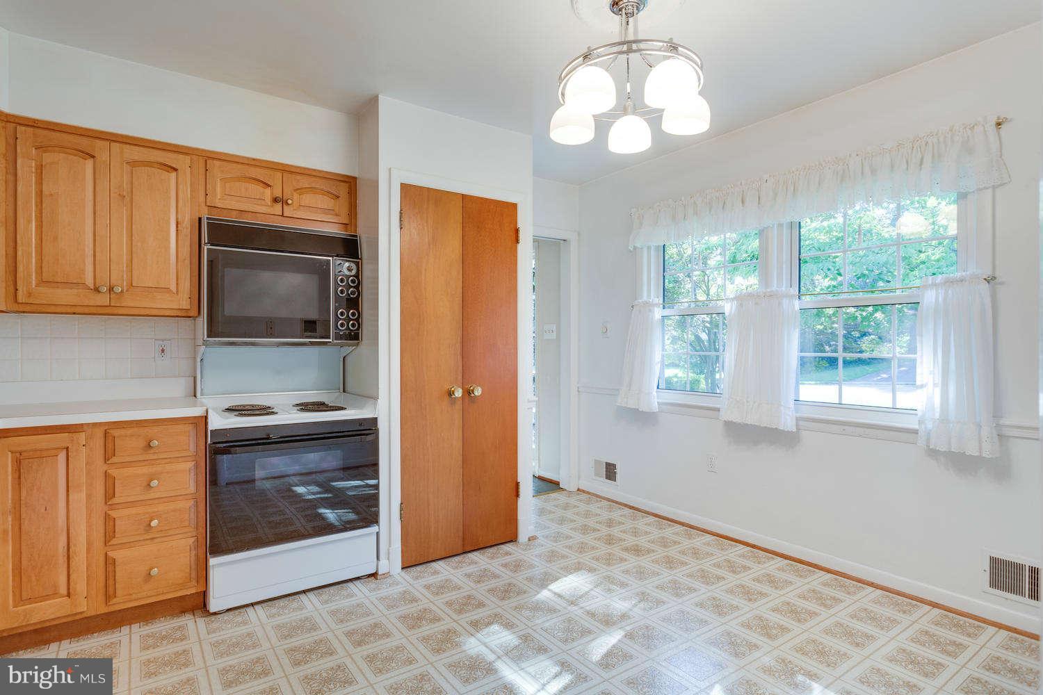 1810 Birch Road McLean, VA 22101 - Photo 10 of 23 Kitchen