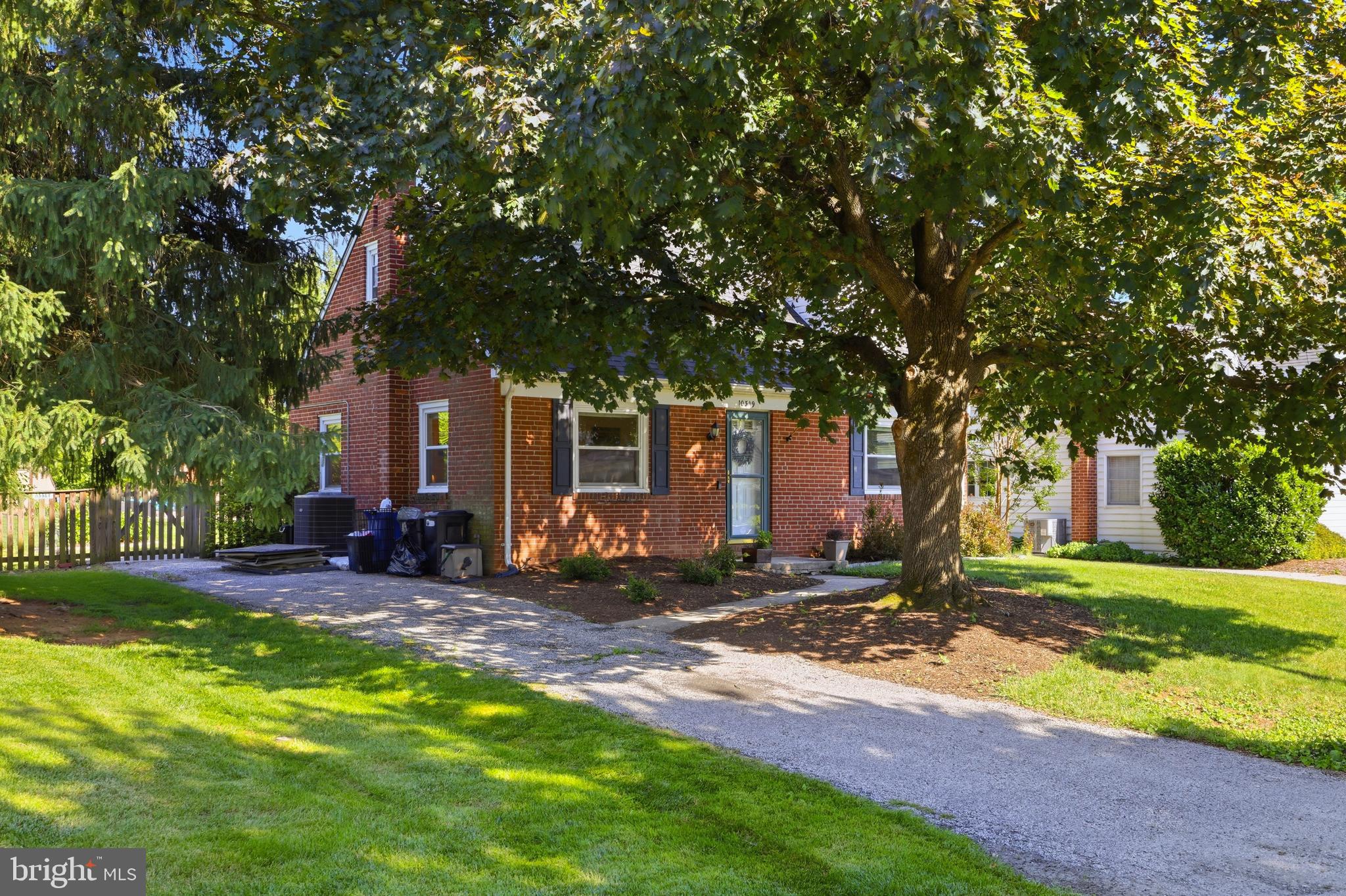 10319 Greentop Road Cockeysville, MD 21030 - Photo 2 of 28 Private driveway