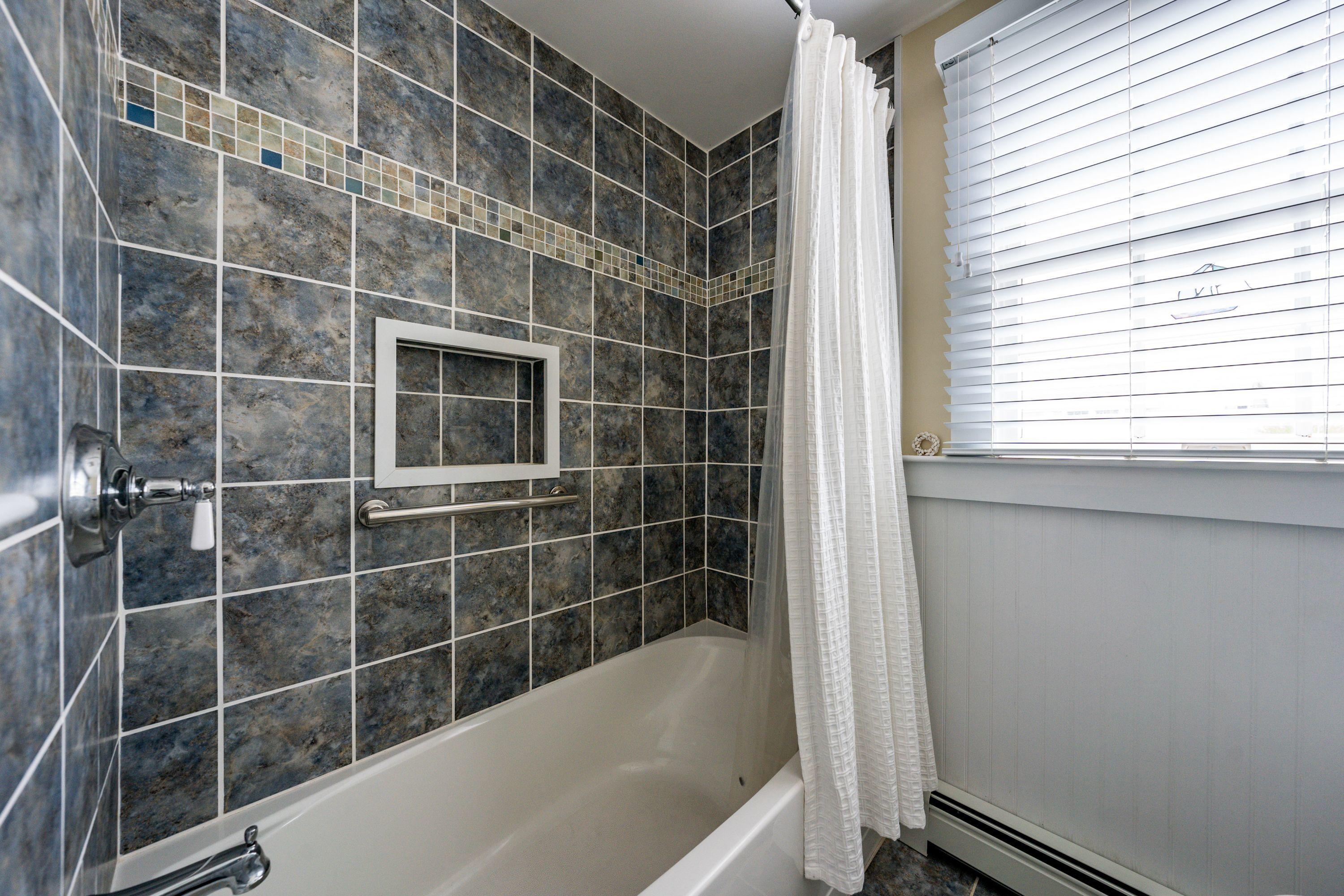 85 Surfside Road West Dennis, MA 02670 - Photo 21 of 34 a bathroom with a bathtub