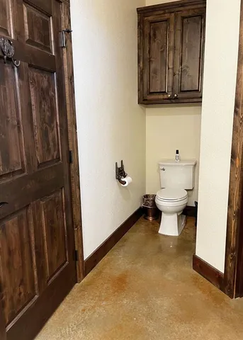 a bathroom with a toilet