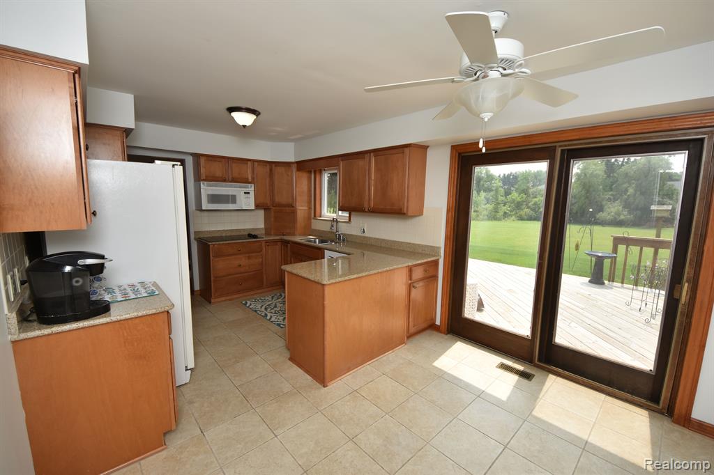 29679 High Valley Road Farmington Hills, MI 48331 - Photo 9 of 31
