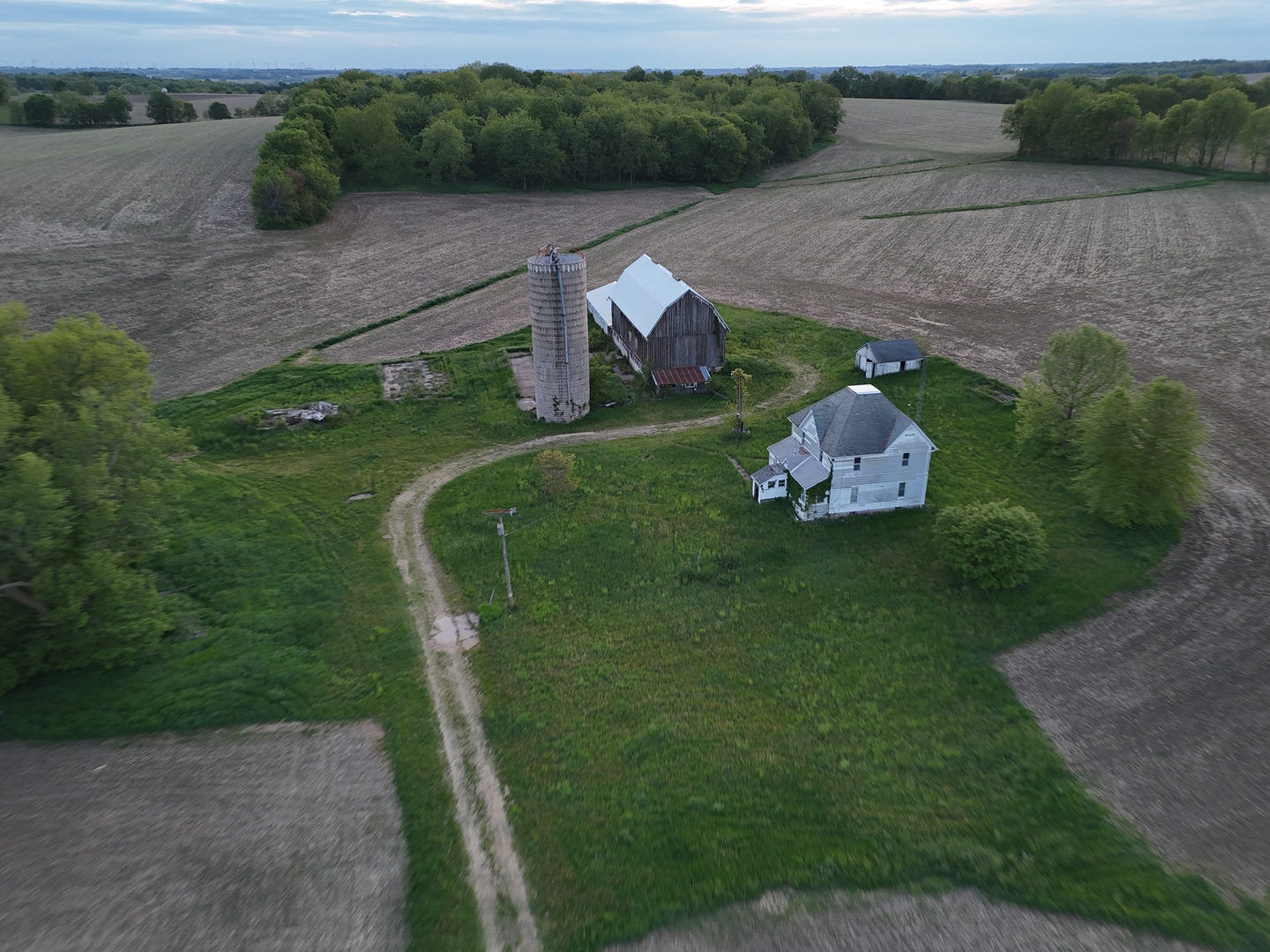 12150 North Damascus Road Winslow, IL 61089 - Photo 4 of 9 a backyard of a house with lots of green space