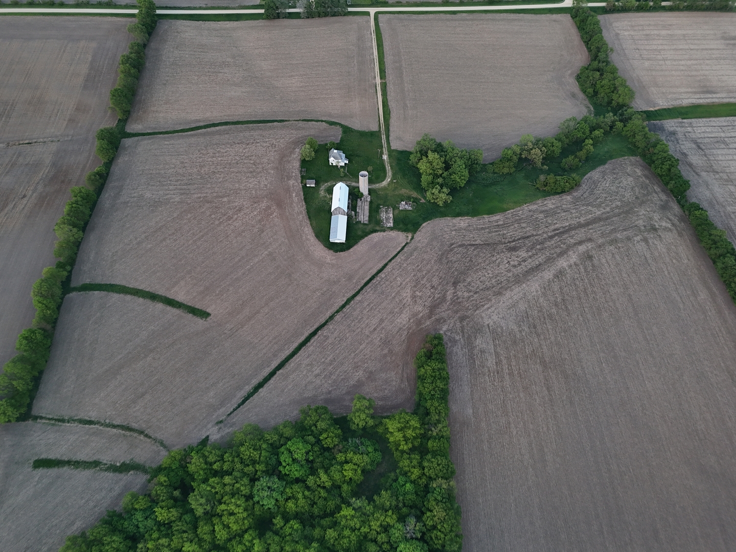 12150 North Damascus Road Winslow, IL 61089 - Photo 5 of 9 a view of a street with potted plants