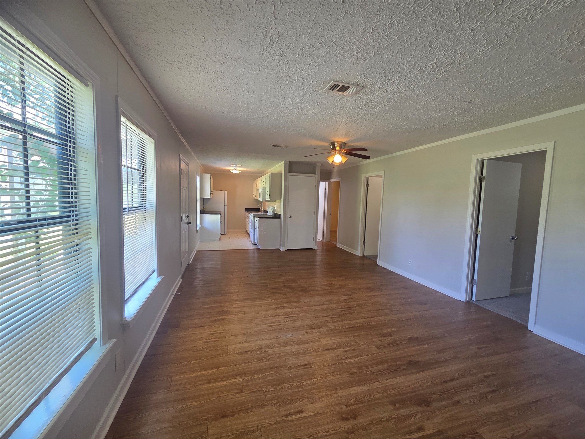 13632 Montgomery Road Santa Fe, TX 77510 - Photo 11 of 30 Living room/Dining room