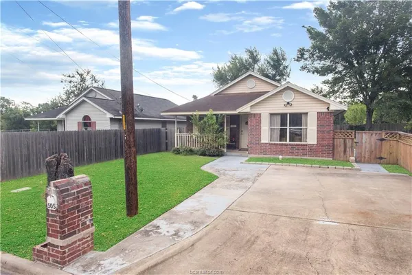 $1,745 | 505 Dean Street, Bryan, TX 77803