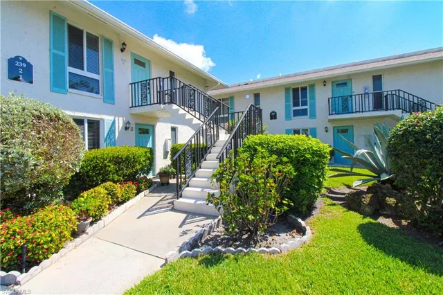 $4,000 | 239 Palm Drive, Unit 2, Naples, FL 34112