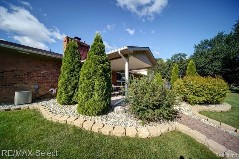 6682 Rustic Ridge Trail Grand Blanc, MI 48439 - Photo 30 of 34 Patio side view.jpg