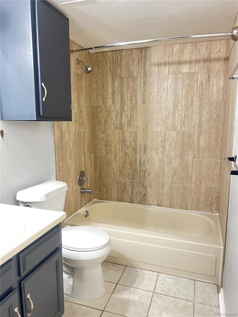 15911 East Dakota Place, Unit 301 Aurora, CO 80017 - Photo 16 of 18 a bathroom with a toilet a sink and bathtub