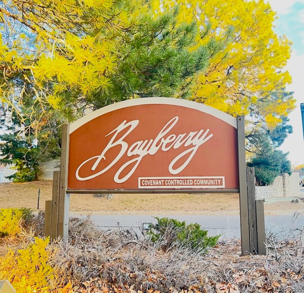 15911 East Dakota Place, Unit 301 Aurora, CO 80017 - Photo 4 of 18 a view of a street sign