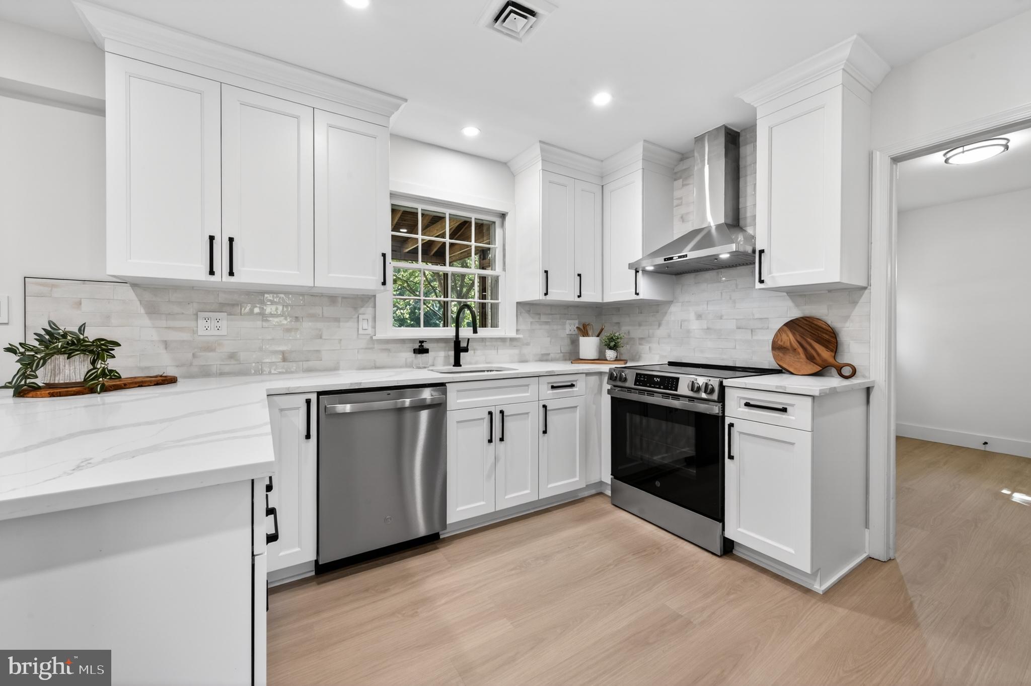 21 College View Road Malvern, PA 19355 - Photo 2 of 35 Kitchen