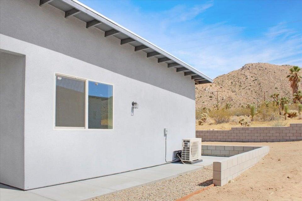 7608 Olympic Road Joshua Tree, CA 92252 - Photo 17 of 26 a view of a house with a snow in the background