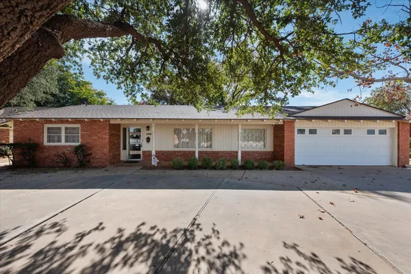 $251,900 | 1106 East Tate Street, Brownfield, TX 79316