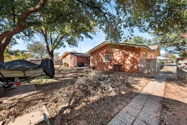 $251,900 | 1106 East Tate Street, Brownfield, TX 79316