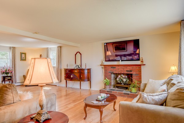 28 Baldpate Road Georgetown, MA 01833 - Photo 3 of 25