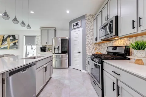 $2,400 | 29534 Wilkerson Lane, Katy, TX 77494