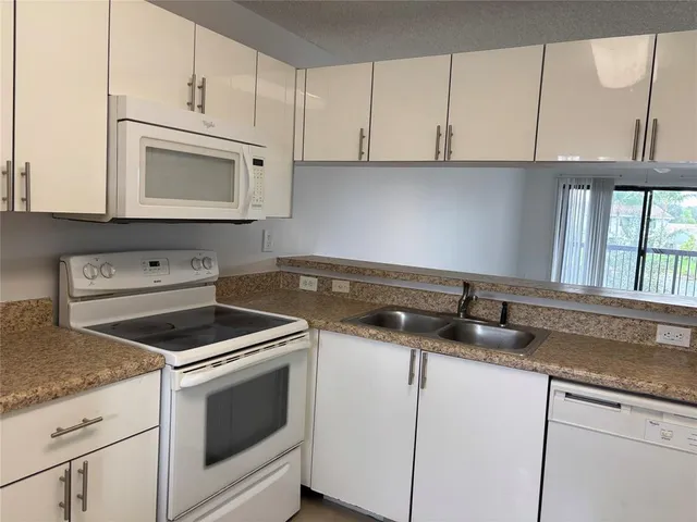 $2,100 | 9843 Nob Hill Lane, Unit 9843, Sunrise, FL 33351