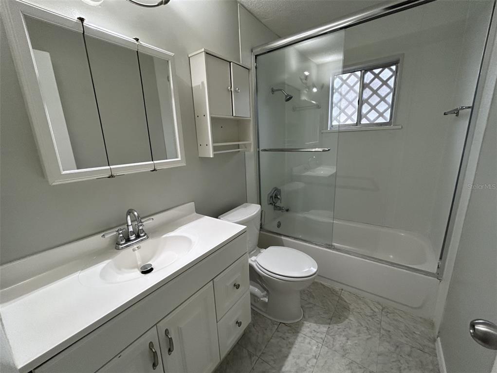 530 5th Avenue West, Unit C Palmetto, FL 34221 - Photo 9 of 27 a bathroom with a sink toilet a mirror and shower