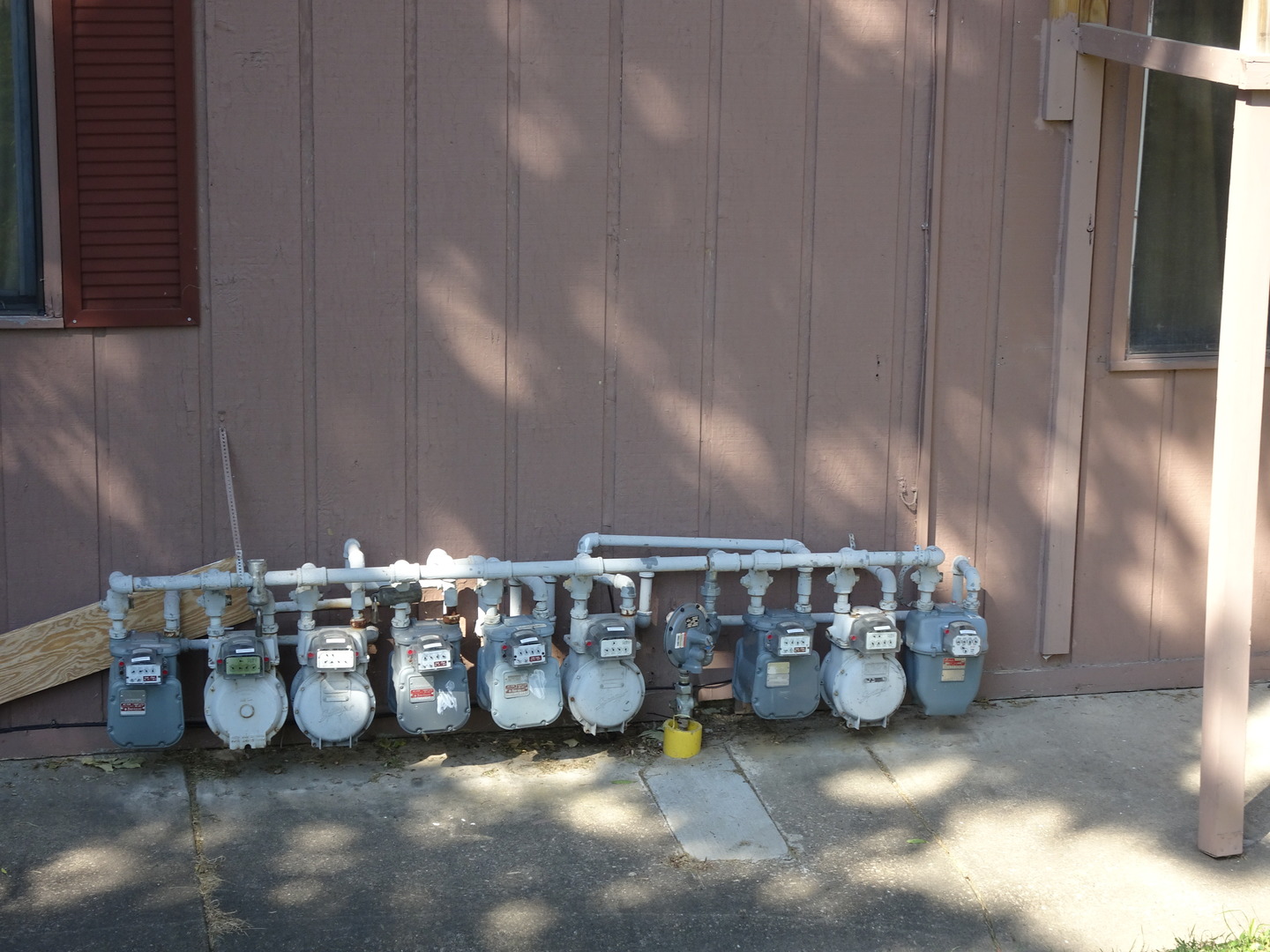 2134 East Locust Street Davenport, IA 52803 - Photo 11 of 12 a room with lots of chairs