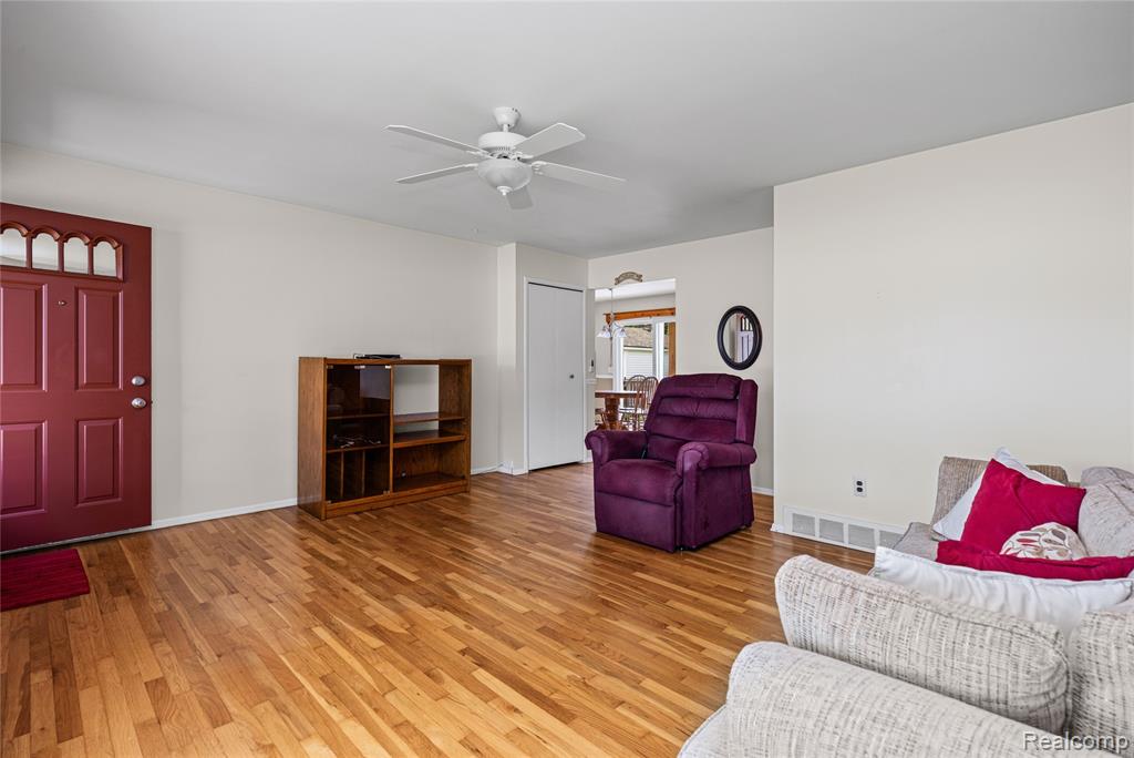 14743 Newburgh Road Livonia, MI 48154 - Photo 6 of 48