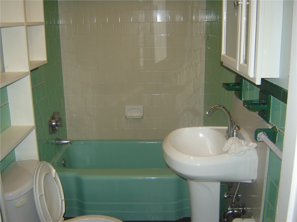 86 Winterberry Road Narragansett, RI 02874 - Photo 12 of 16 Gallery Image 12