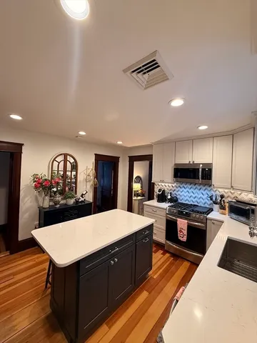 $2,350 | 127 Eldridge Street, Unit 2, Taunton, MA 02780