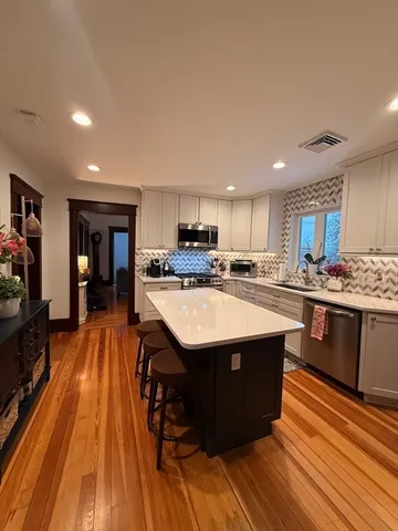 $2,350 | 127 Eldridge Street, Unit 2, Taunton, MA 02780