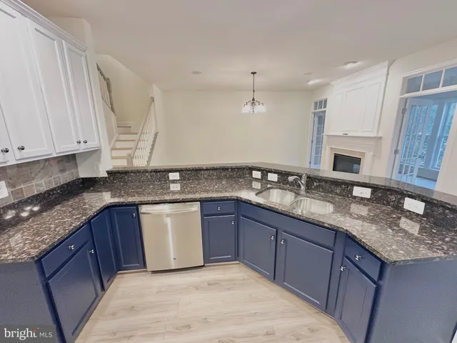 $3,500 | 42904 Bittner Square, Ashburn, VA 20148