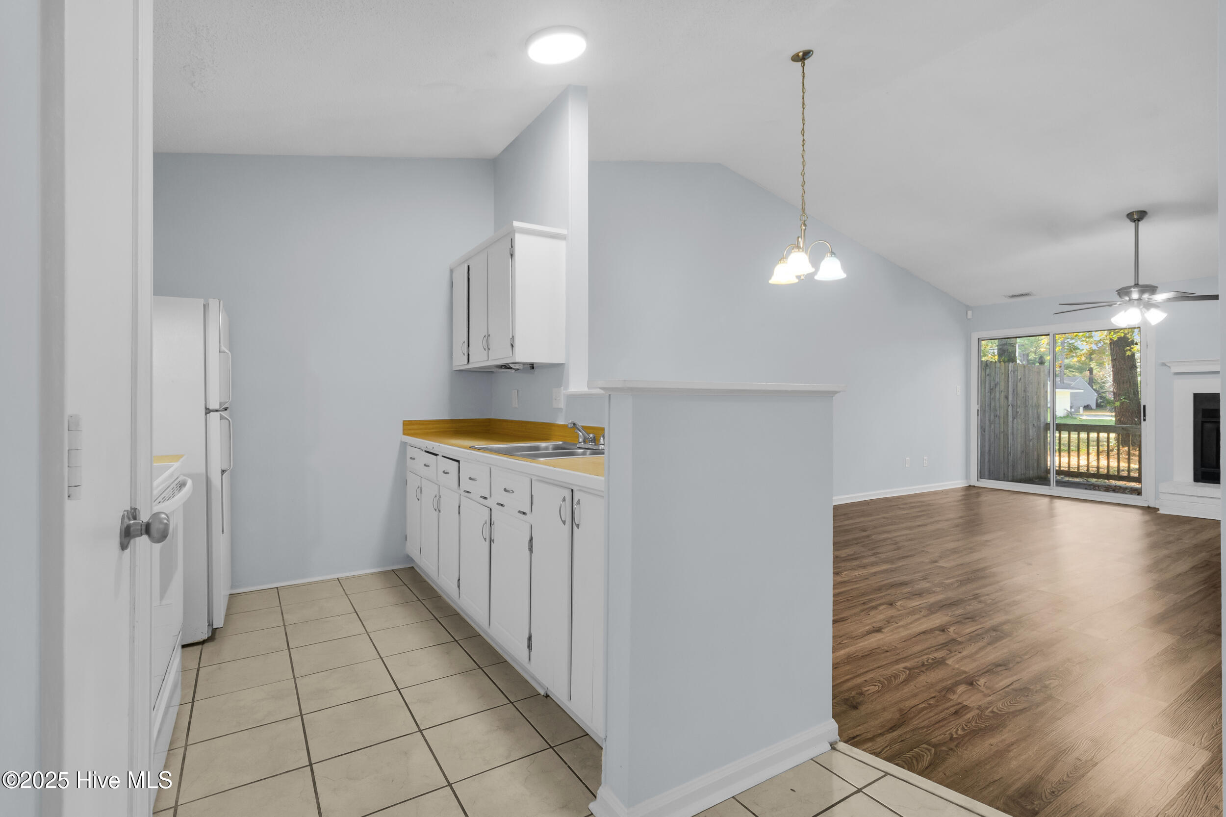 1611 RaceTrack Road New Bern, NC 28562 - Photo 2 of 27 2_4