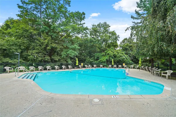 $459,990 | 113 Beacon Hill Drive, Unit E25, Dobbs Ferry, NY 10522